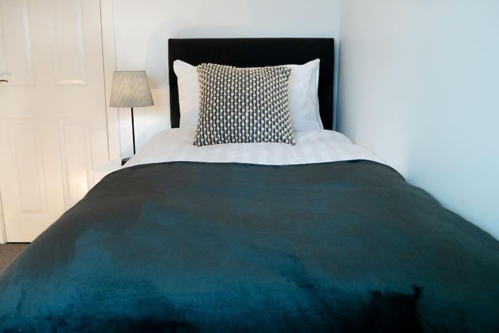 Central 2 Bedroom Luxury Home Close To River Ness Inverness Eksteriør bilde
