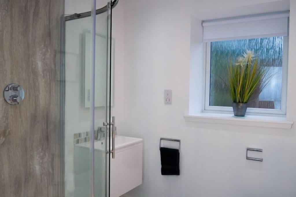 Central 2 Bedroom Luxury Home Close To River Ness Inverness Eksteriør bilde
