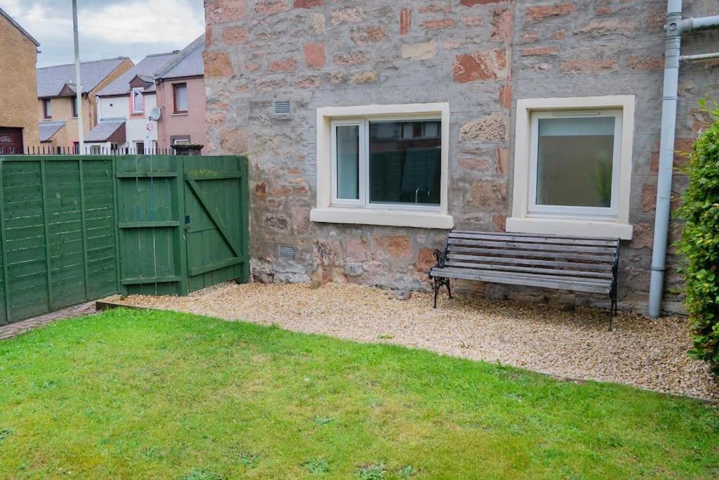 Central 2 Bedroom Luxury Home Close To River Ness Inverness Eksteriør bilde